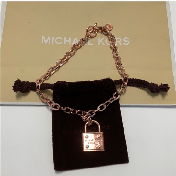 NWOT MICHAEL KORS TOGGLE LOGO LOCK PENDANT - Picture 3 of 7